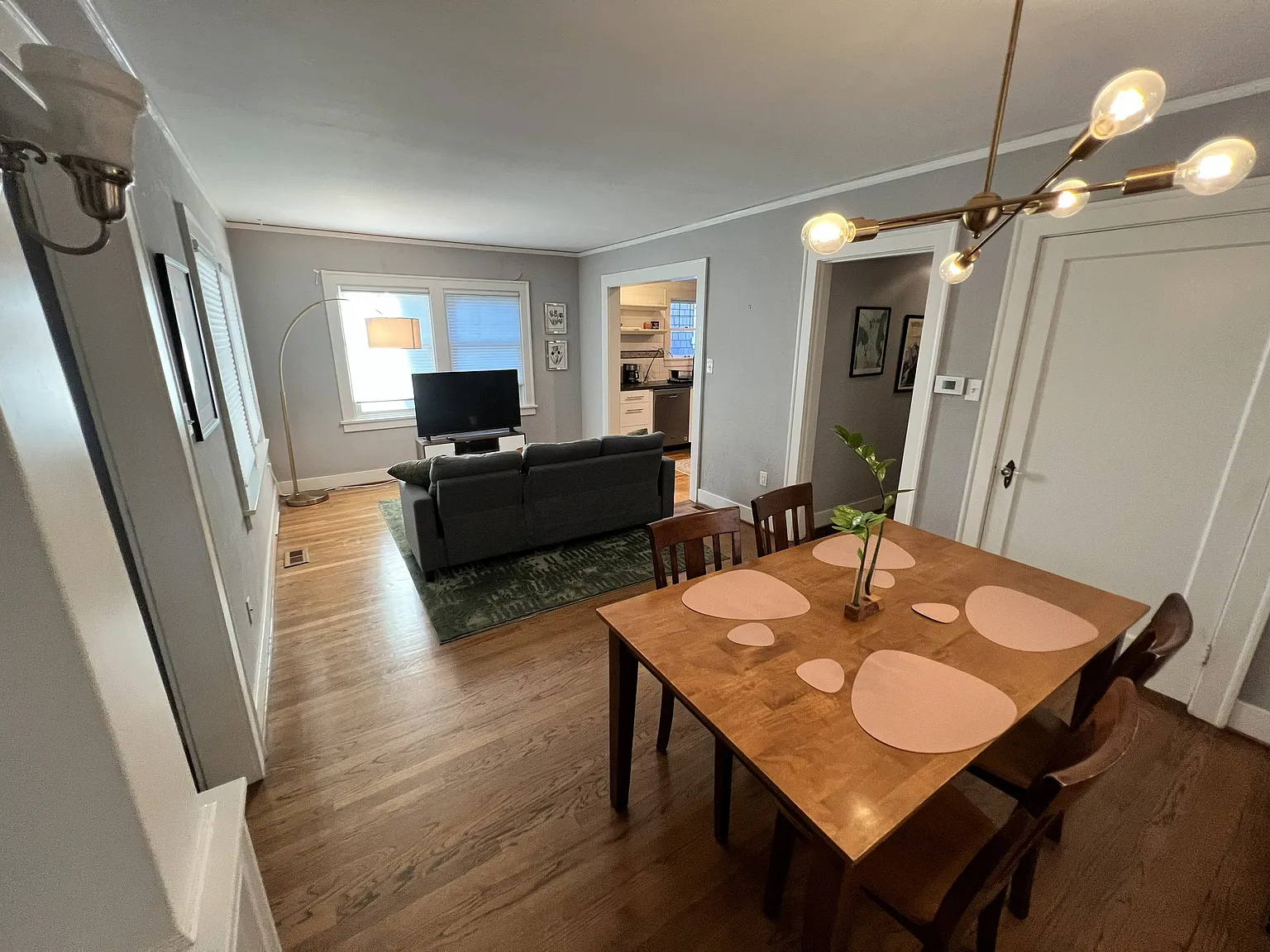 3 bed, 1560 sqft, $4,400 — Photo 3