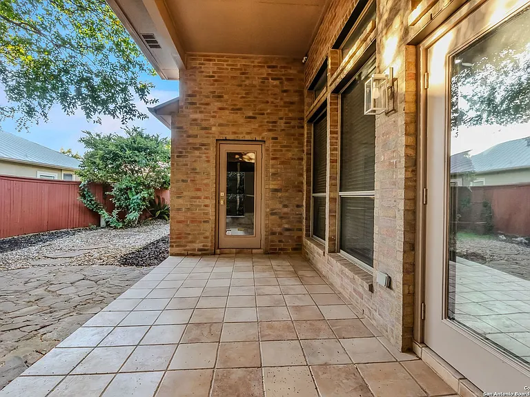 111 Westwood Way — Photo 34