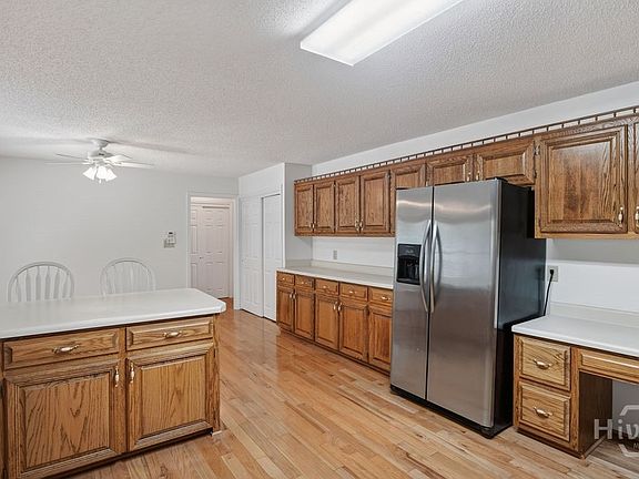 3rd image of 2260 Belmont Road