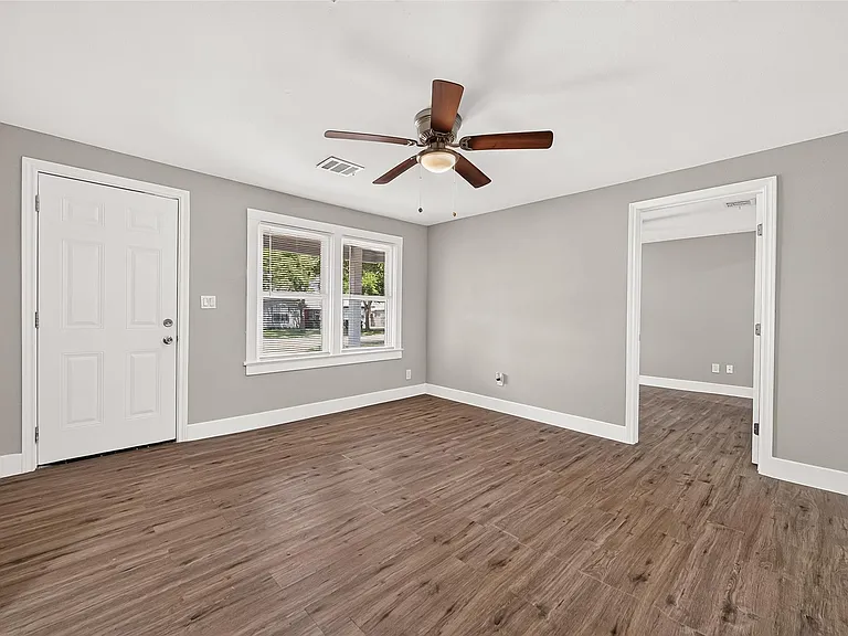 1213 Allen St — Photo 8