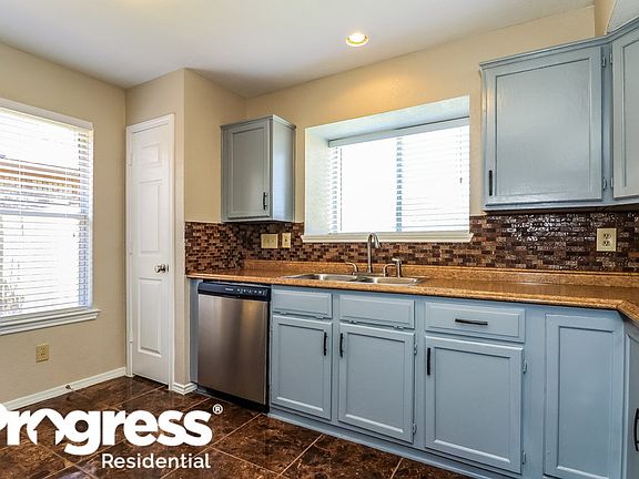 5th image of 2728 Woodlark Dr
