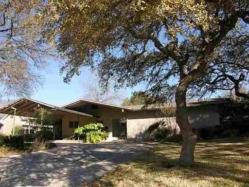 1st image of 621 CANTERBURY HILL
