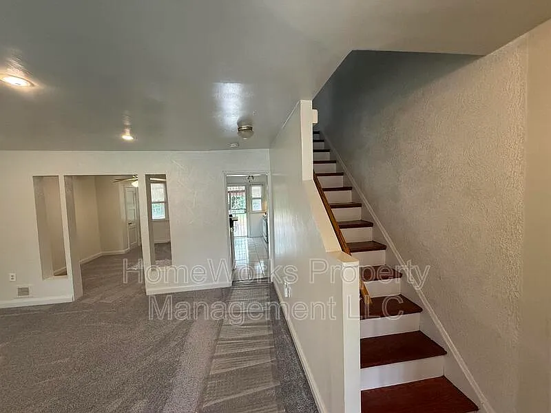 3 bed, 2.0 bath, 1178 sqft, $1,749 — Photo 3