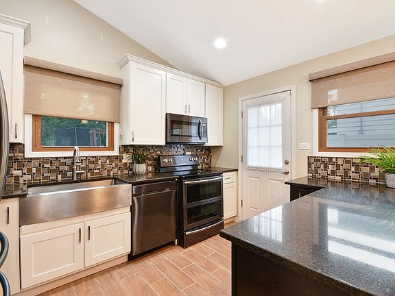 2nd image of 1N538 Park Blvd