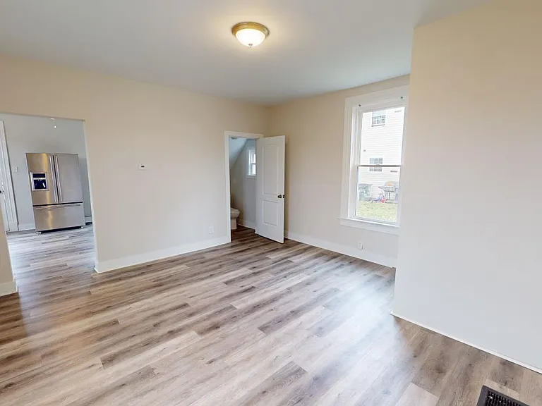 281 Walnut St — Photo 4