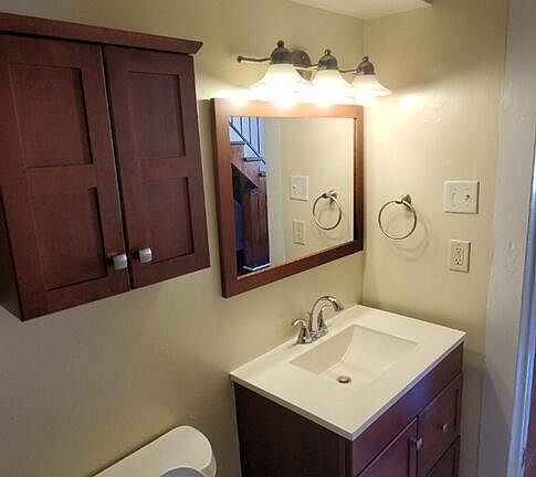 4th image of 642 Dauphine St #B