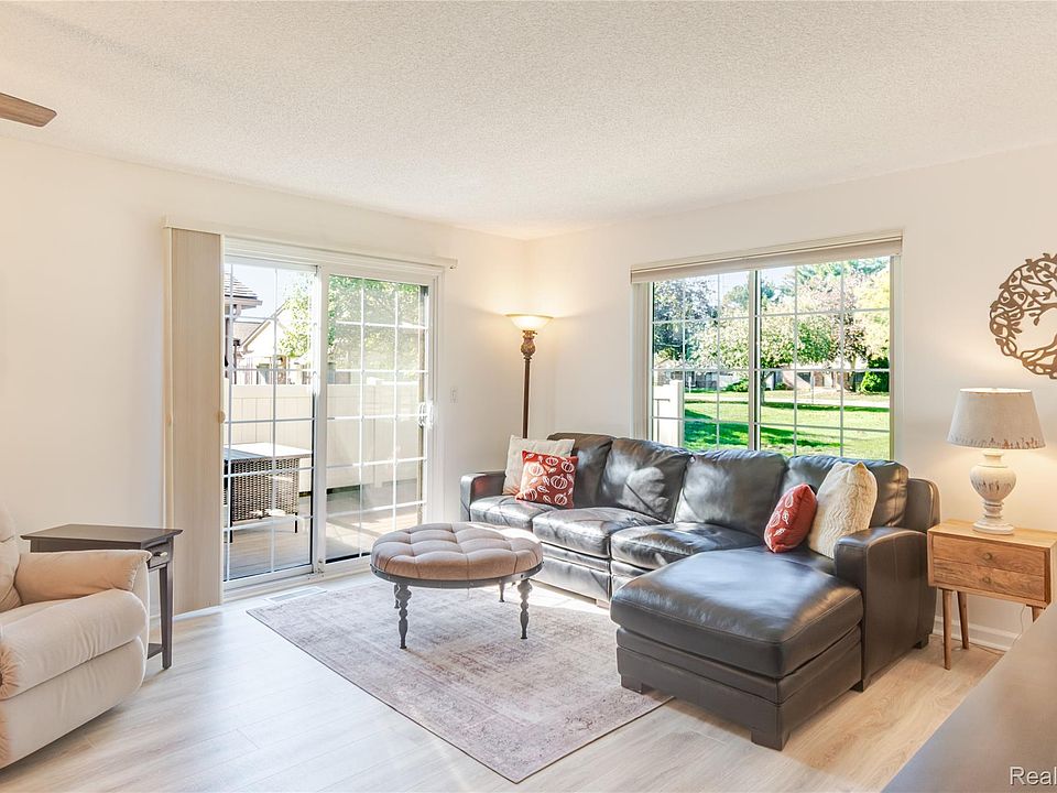 40120 Newport Dr #7, photo 11