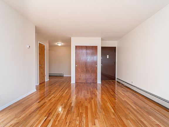 4th image of 25-24 38th St #3P
