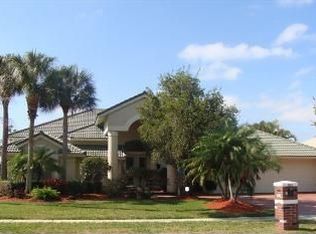 527 Cypress Green Cir, Wellington, FL 33414