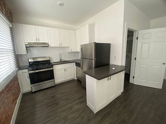 4th image of 1318 W Maryland St #205
