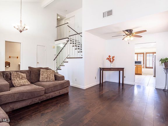 5th image of 37422 Cambridge Ln