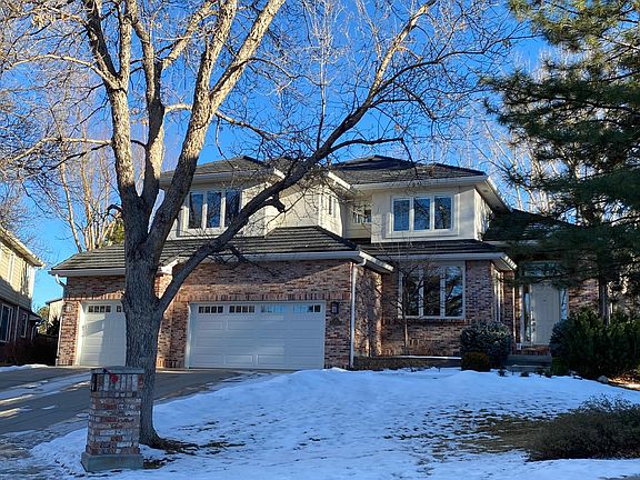View from Cul-de-sac - Entry door