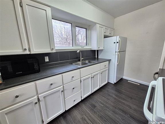 4th image of 209 Prairie STREET