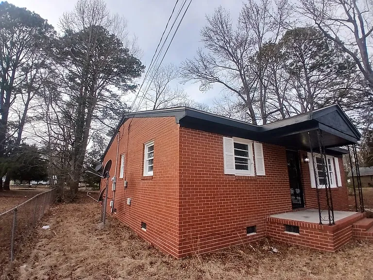 1306 Grace St — Photo 18