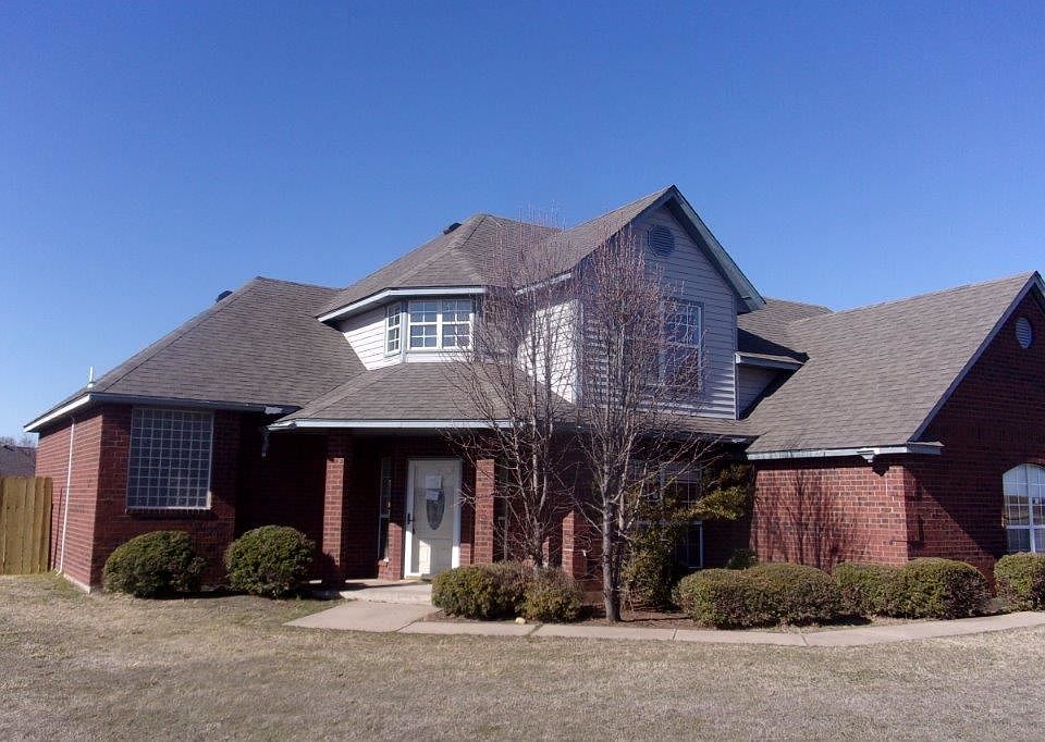1st image of 3 NW Valleybrook Dr