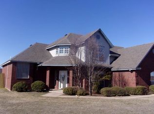 3 NW Valleybrook Dr, Lawton, OK 73505