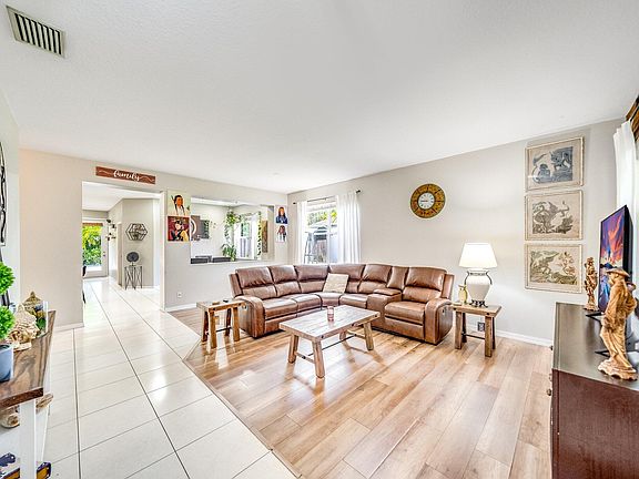 4th image of 561 SW Inez Court