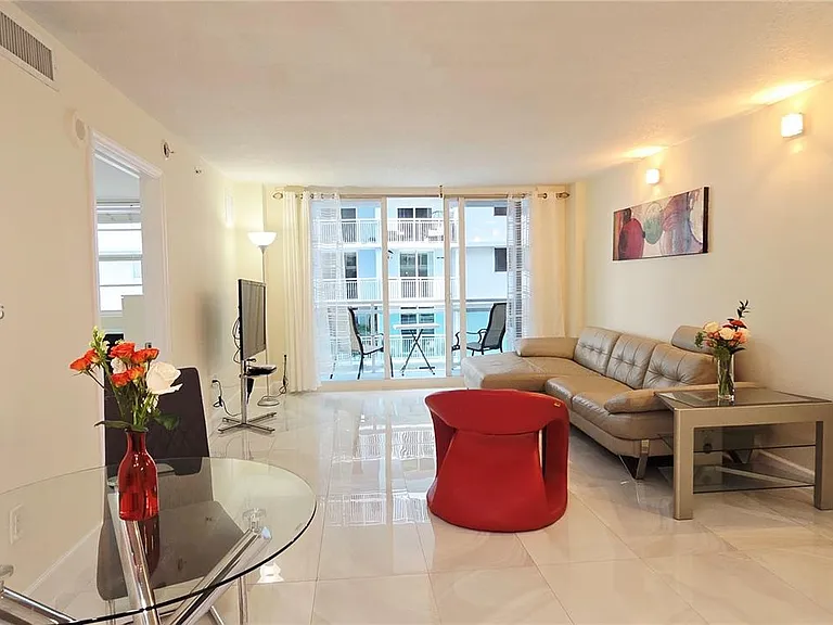 6917 Collins Ave #1212 — Photo 5