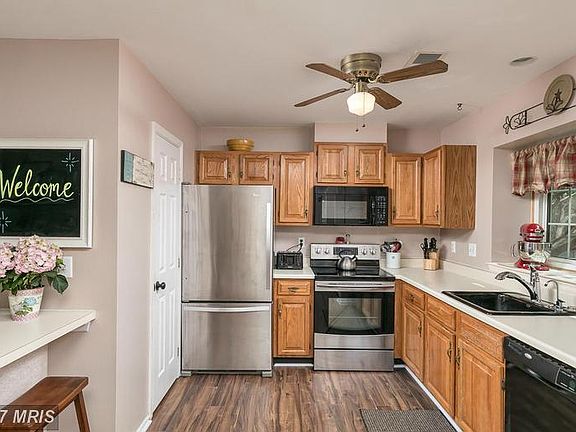 5th image of 38 Bartley Ct