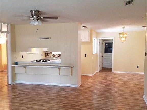 4th image of 2204 W Lake Dr