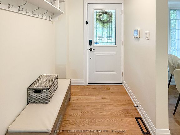 4th image of 19 Parkway Pl