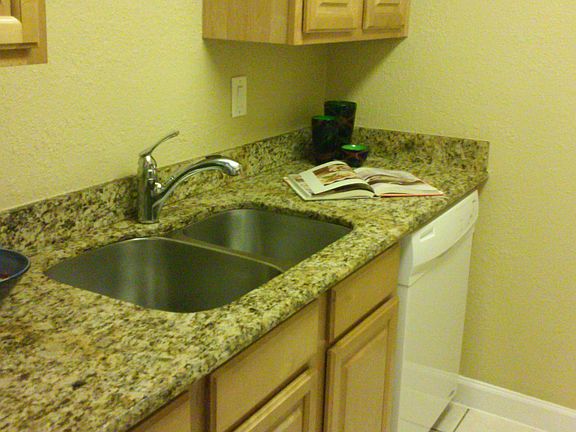 4th image of 827 Lowell Blvd #22