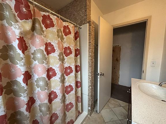 5th image of 1441 W 20th St