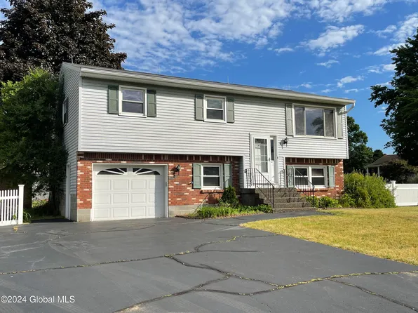 8 Nicole Drive, Colonie, NY 12205