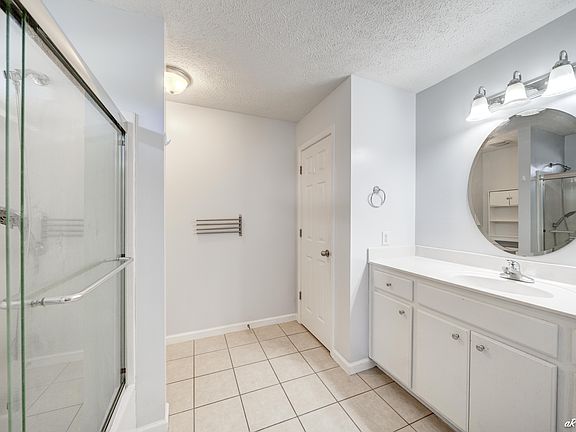 5th image of 3127 Douglas Rd
