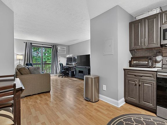4th image of 60 Old Hackett Hill Road #2H