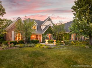 3S404 Saddle Ridge Ct, Warrenville, IL 60555