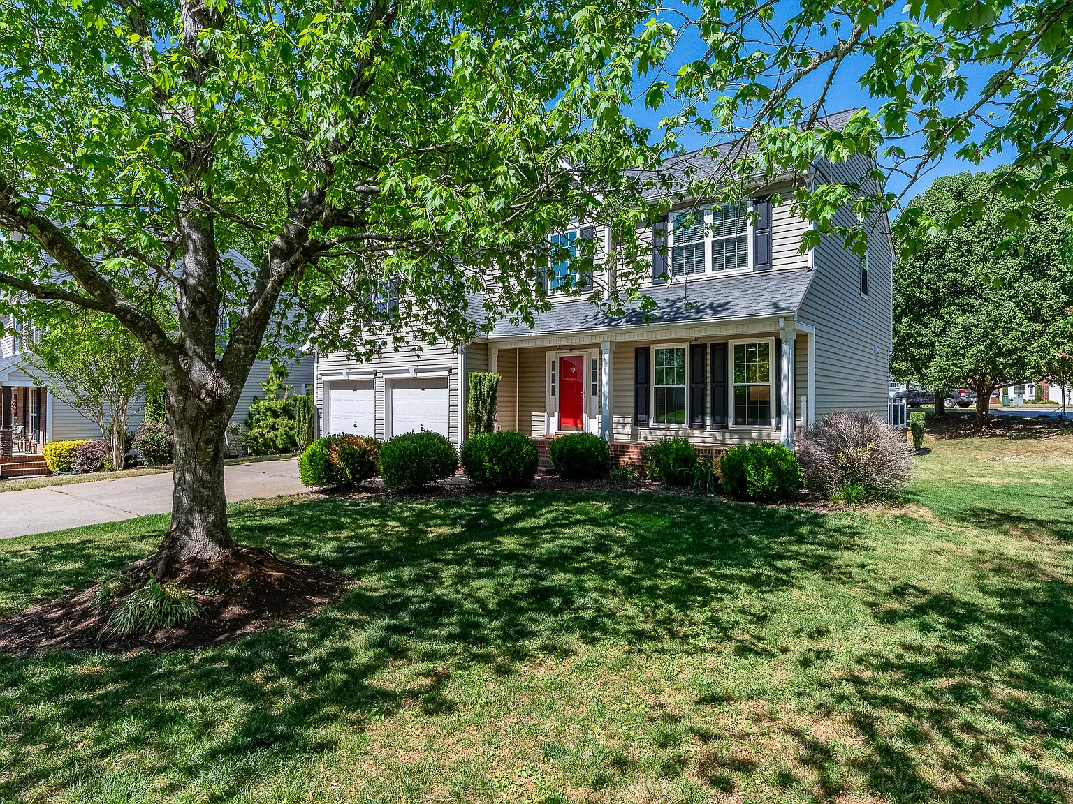 4 bed, 2.5 bath, 2048 sqft, $2,600 — Photo 2