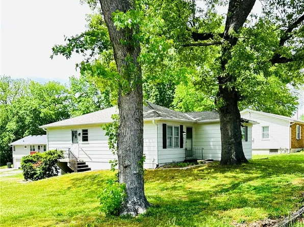 1804 Garland St, Leavenworth, KS 66048