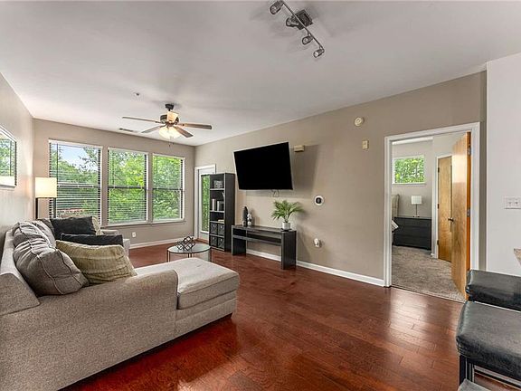 3rd image of 898 Oak St SW Unit 1301