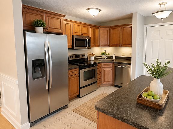 3rd image of 600 Brookside Dr #E