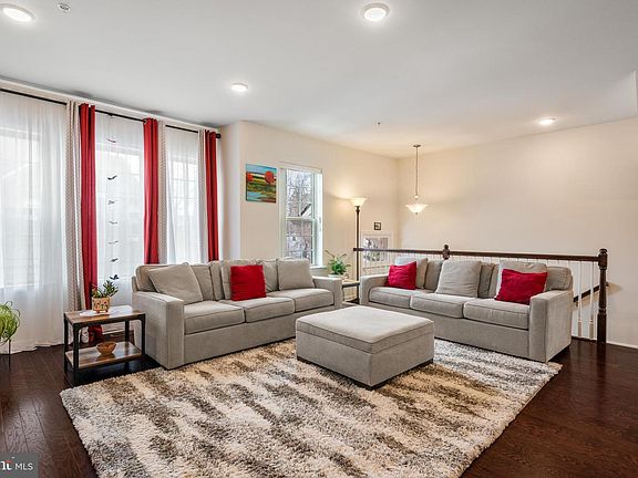 4th image of 35 Addison Ln