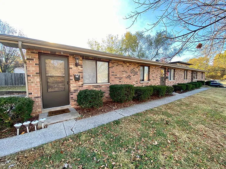 Northbrook Apartments — Photo 12