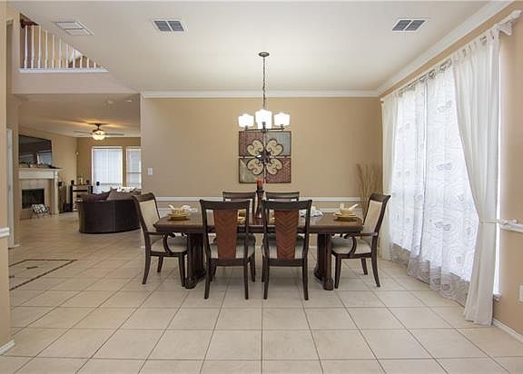 5th image of 341 Fort Edward Dr