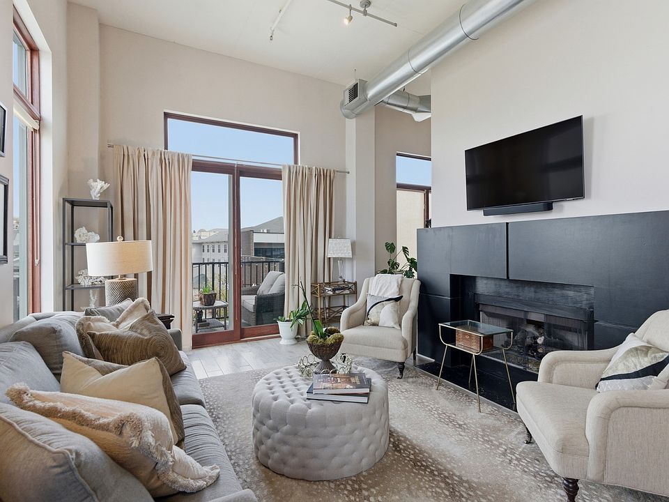 1st image of 205 31st Ave N APT 305