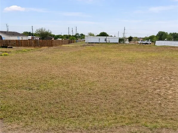 118 Zaragosa Dr, Alice, TX 78332