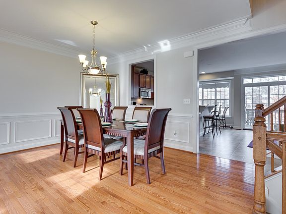 4th image of 3678 Chippendale Cir #3