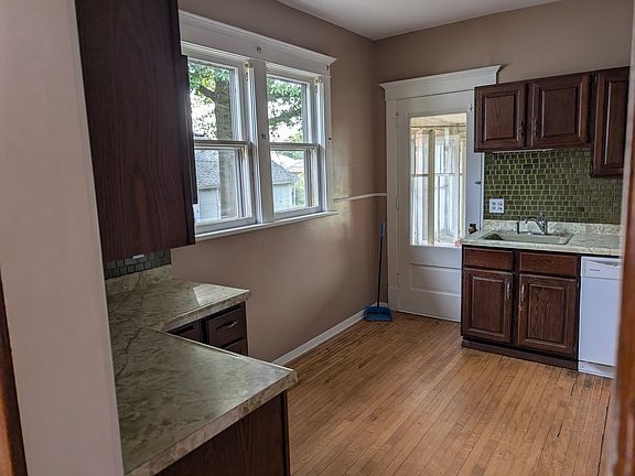 2nd image of 323 W Chippewa St
