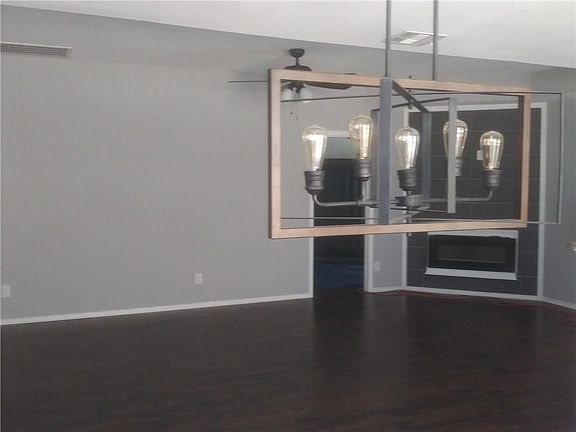 3rd image of 831 E Harvey Ave