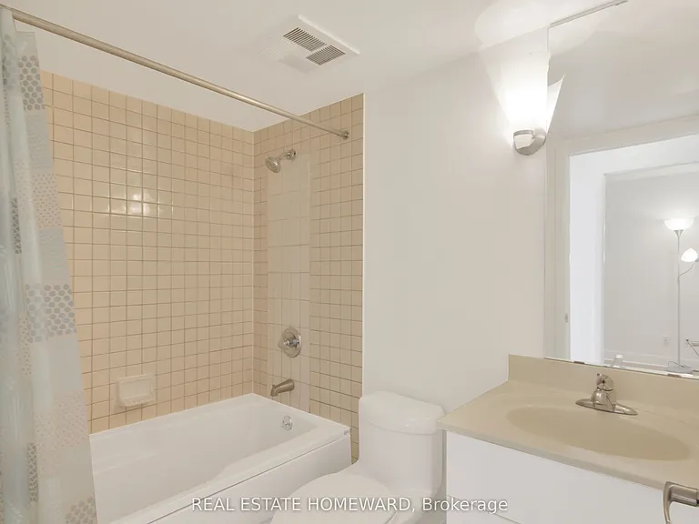 415 Jarvis St #200 — Photo 13
