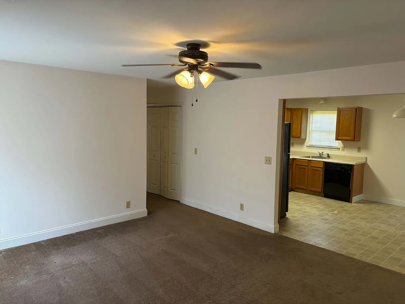 2 bed, 1000 sqft, $1,495 — Photo 3