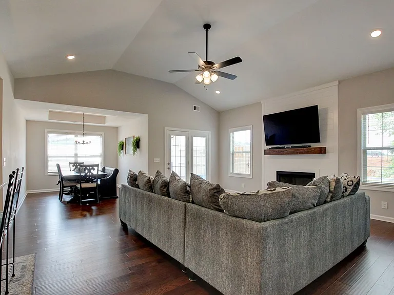 715 Jodine Ann Dr — Photo 16