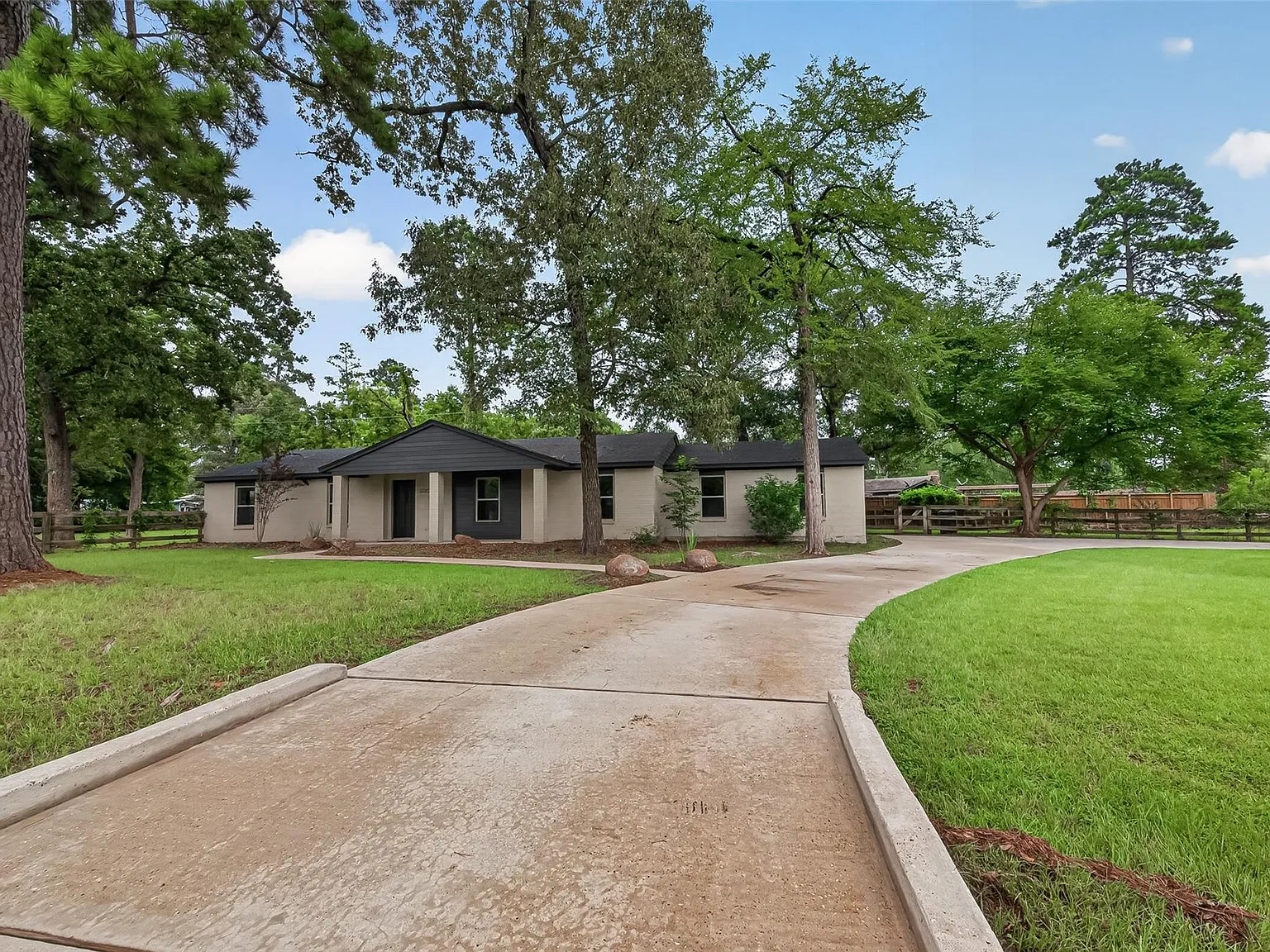 4 bed, 2058 sqft, $2,500 — Photo 4