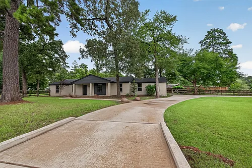 House in Magnolia, Montgomery - View 4