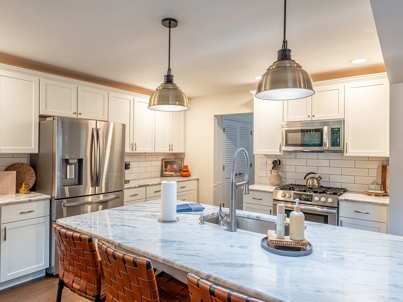 5 bed, 3200 sqft, $4,250 — Photo 3