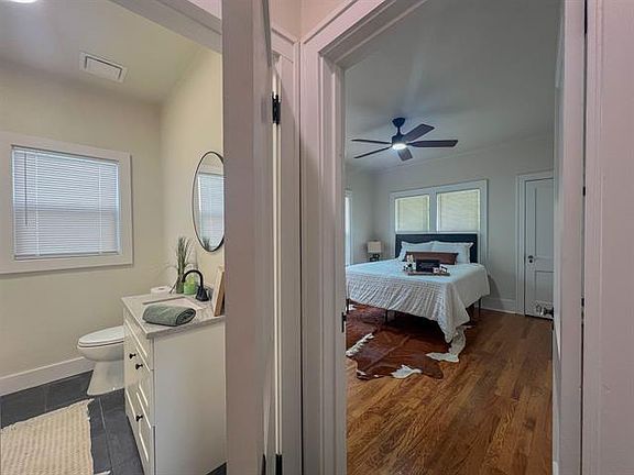 3rd image of 1523 W Maine St